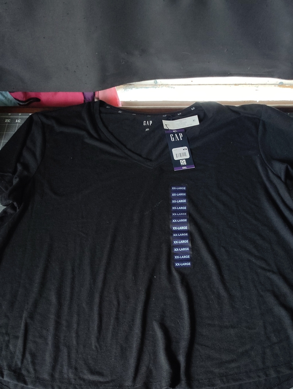 GAP Womens Black V-Neck T-Shirt